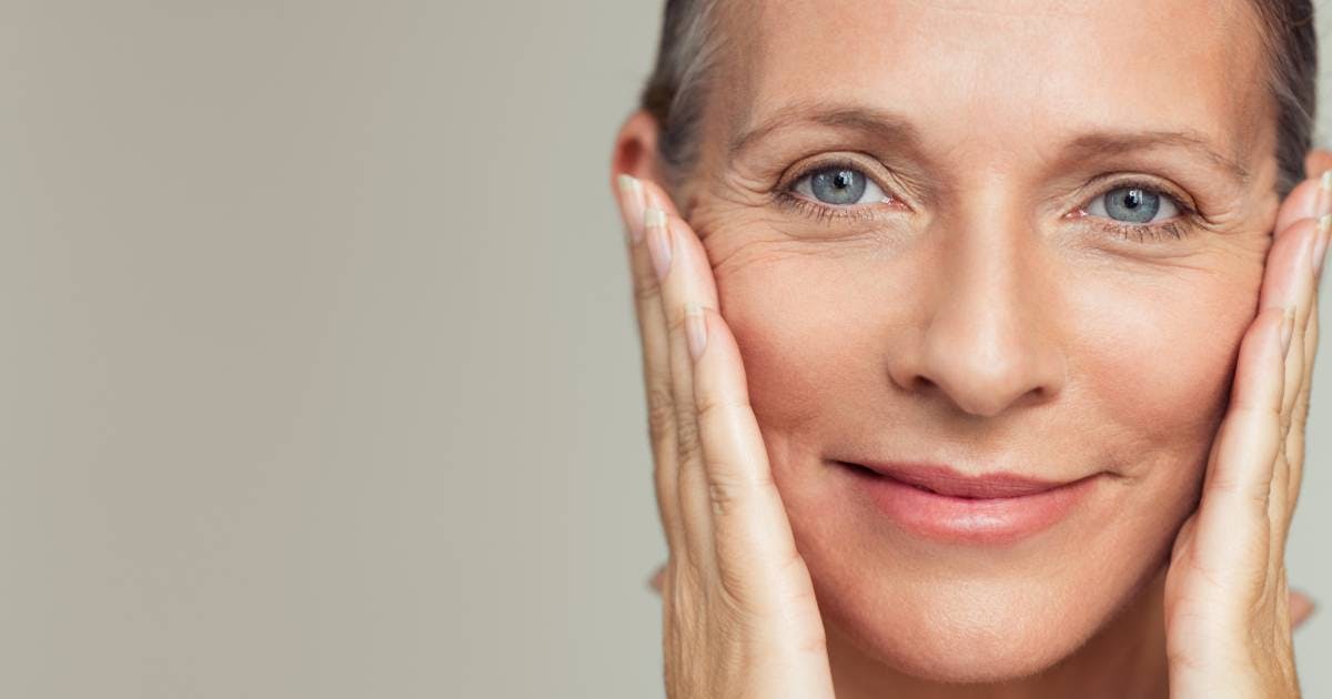 dame med hender ved ansiktet 1200x630